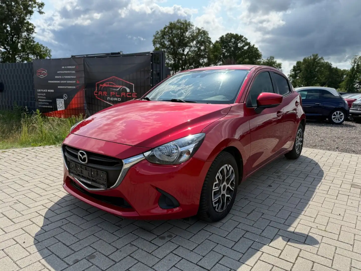 Mazda 2 Lim. Skyactiv-G75 Kizoku TÜV/NAVI/SITZHEIZUNG Rood - 1