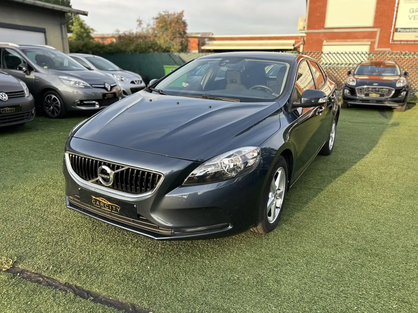 Volvo V40 2.0 T2 Eco Kinetic*1STE EIGENAAR*NAVIGATIE*AIRCO Grijs - 1
