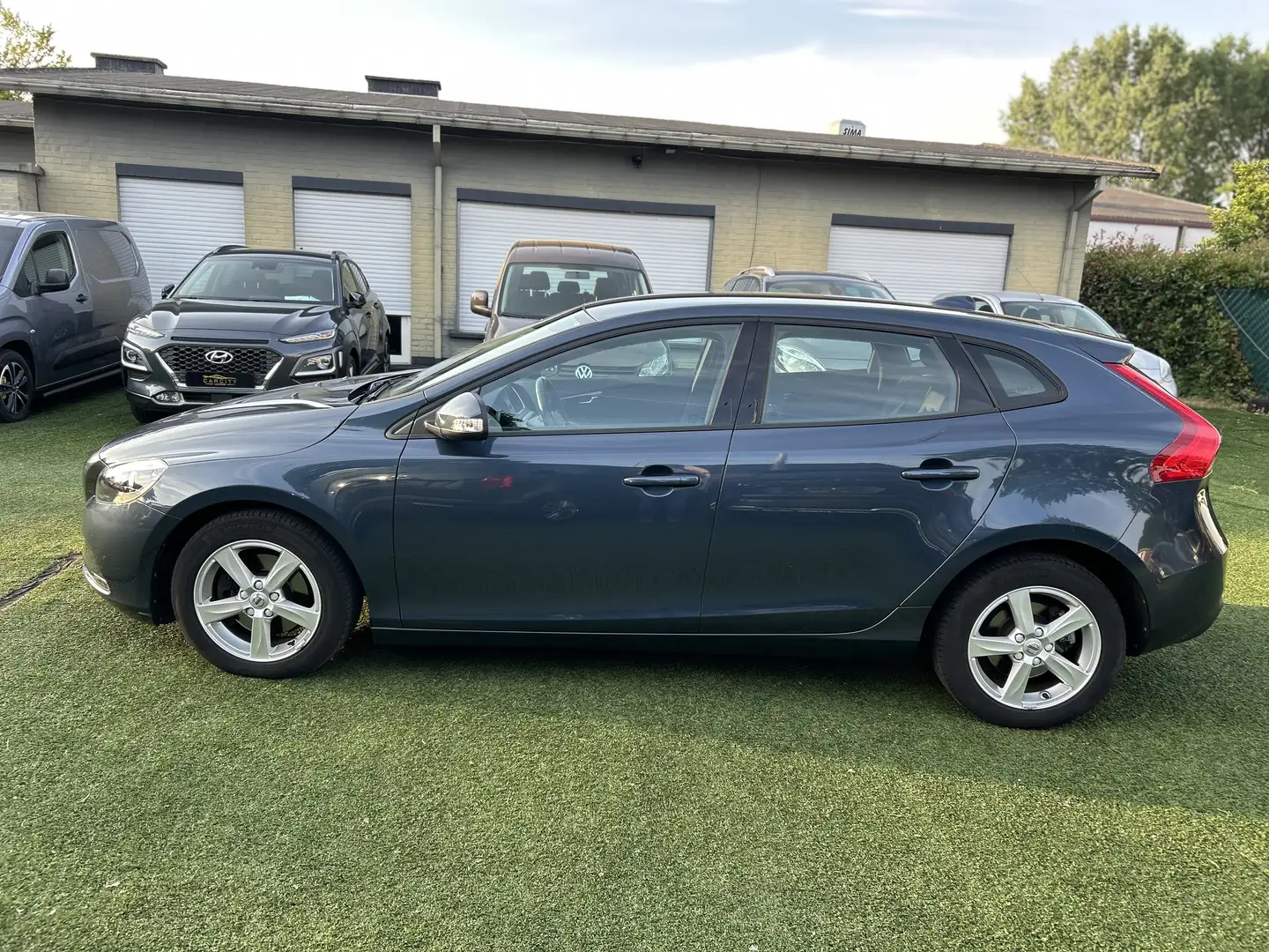 Volvo V40 2.0 T2 Eco Kinetic*1STE EIGENAAR*NAVIGATIE*AIRCO Grijs - 2