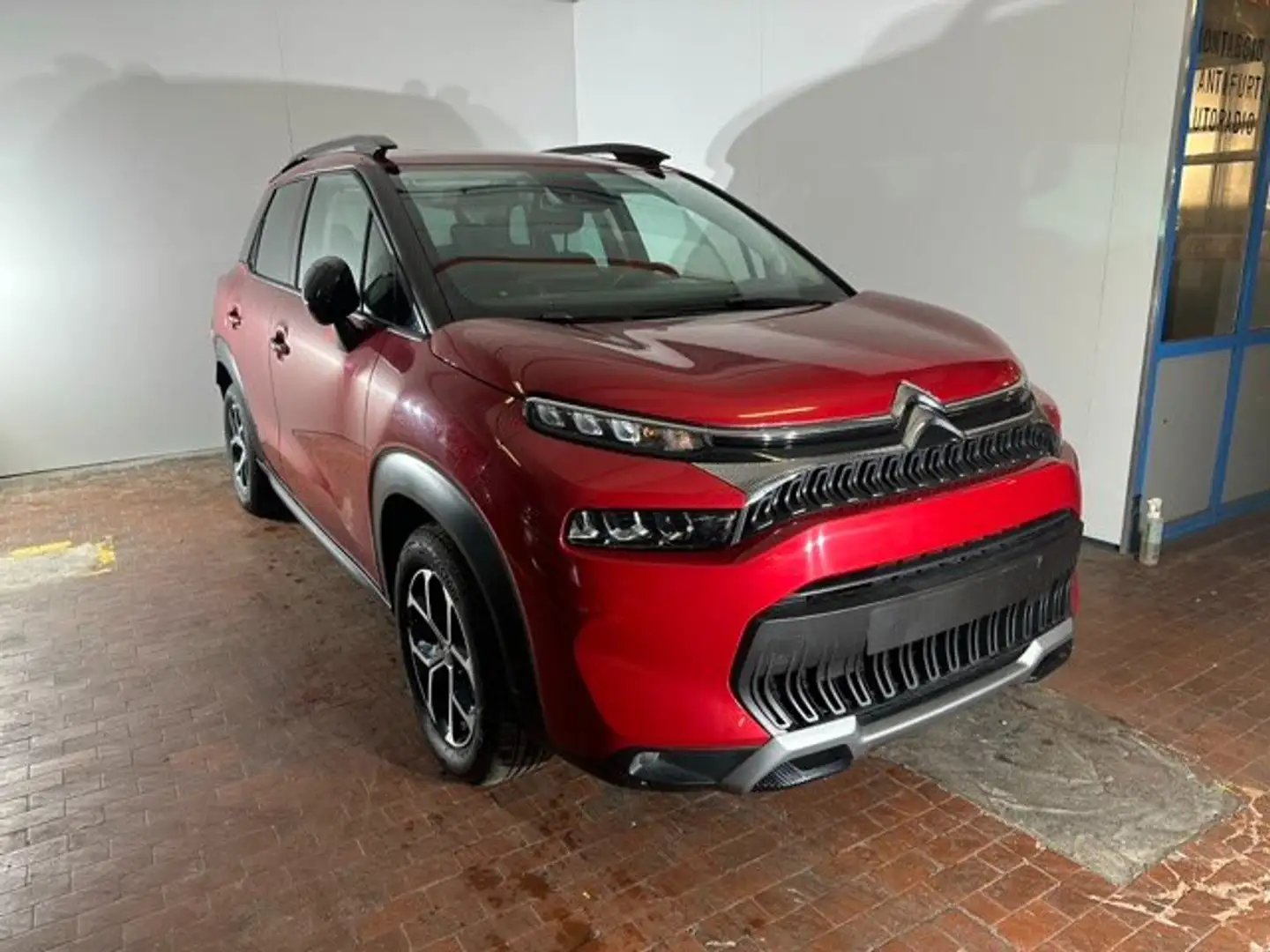 Citroen C3 Aircross 1.2 110cv S&S Plus + Navi + R16 Червоний - 1