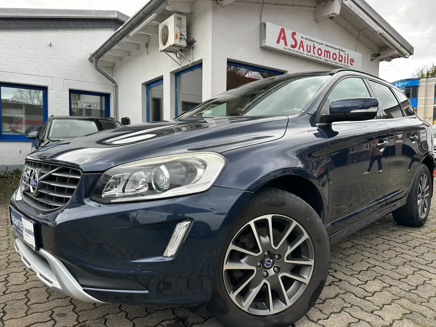 Volvo XC60 2.0 d D4 Geartronic+NAVI+XENON+KLIMATR+PDC+SHZ+AHK Blau - 1