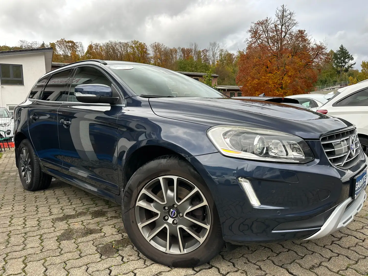 Volvo XC60 2.0 d D4 Geartronic+NAVI+XENON+KLIMATR+PDC+SHZ+AHK Blau - 2