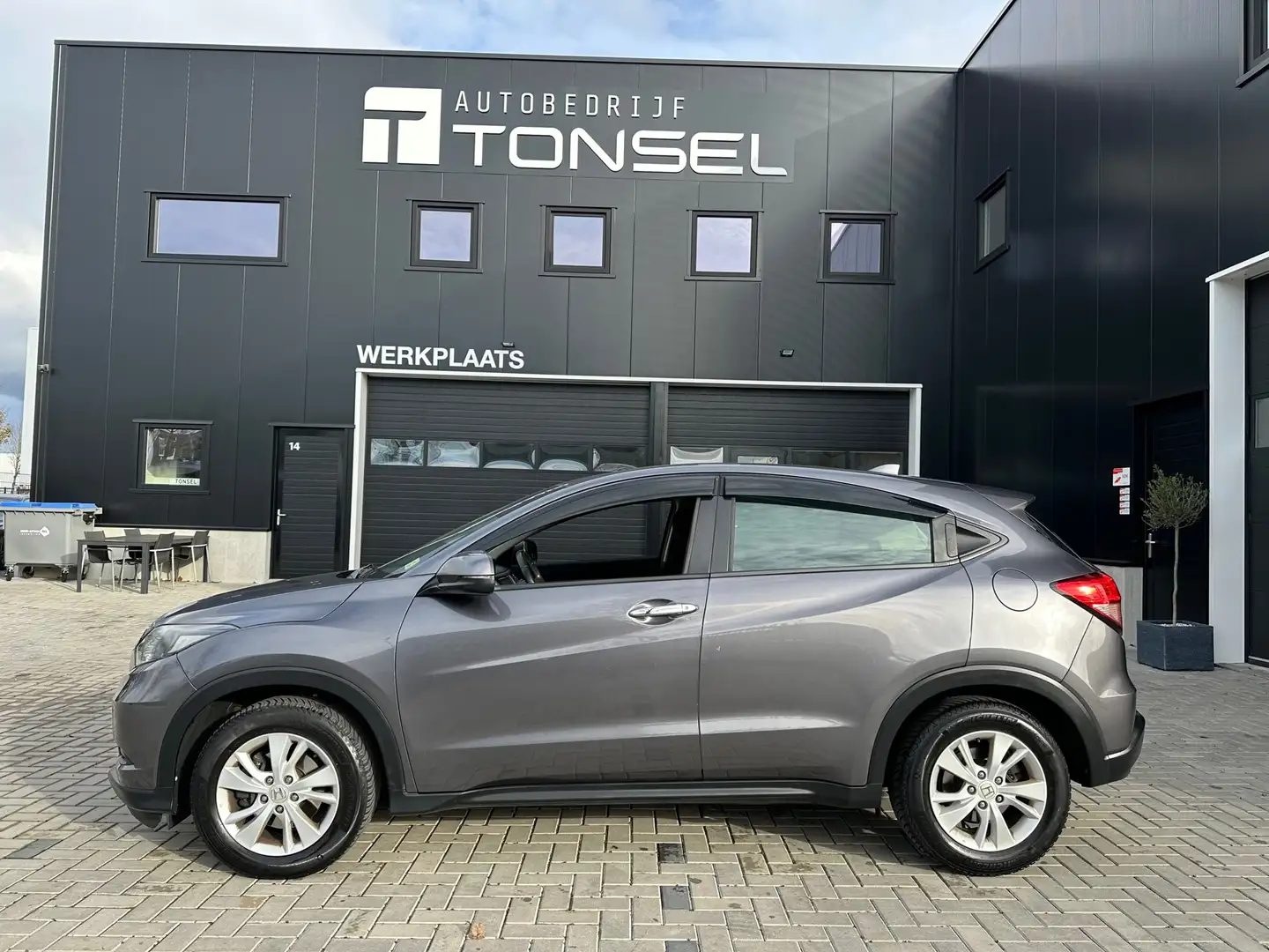 Honda HR-V 1.5 i-VTEC Elegance / Automaat / Trekhaak / Stoelv Gris - 2