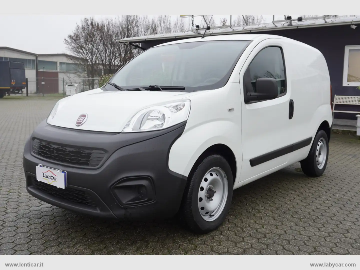 Fiat Fiorino 1.3 MJT 80CV Cargo Euro 6D Weiß - 1