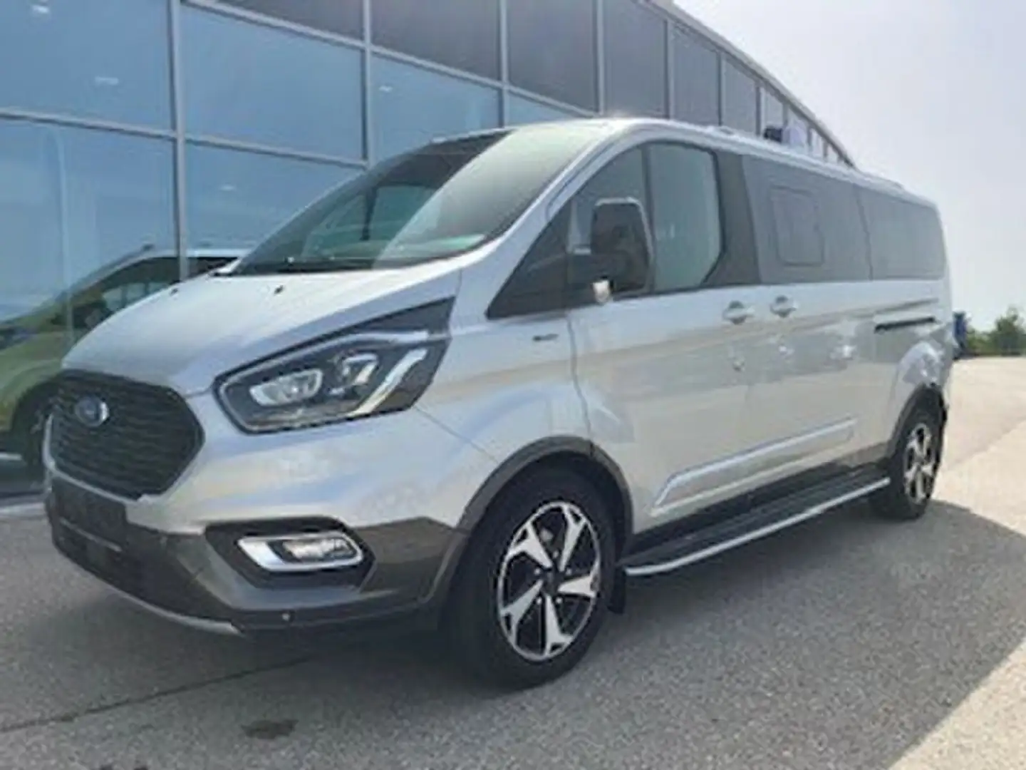 Ford Tourneo Custom 2,0 EcoBlue L2 Active 130PS Diesel Silber - 1