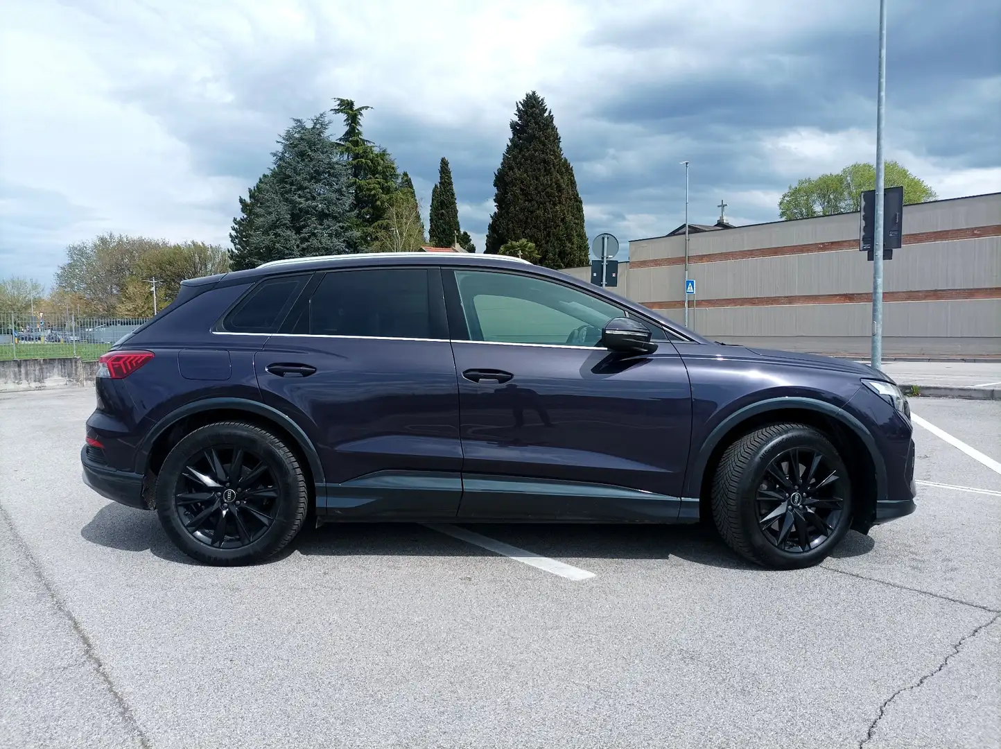 Audi Q4 e-tron 40 Business Advanced - 1