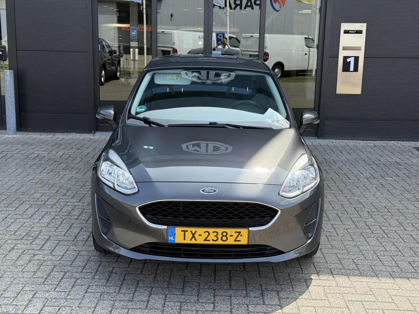 Ford Fiesta 1.1 Trend Grijs - 2
