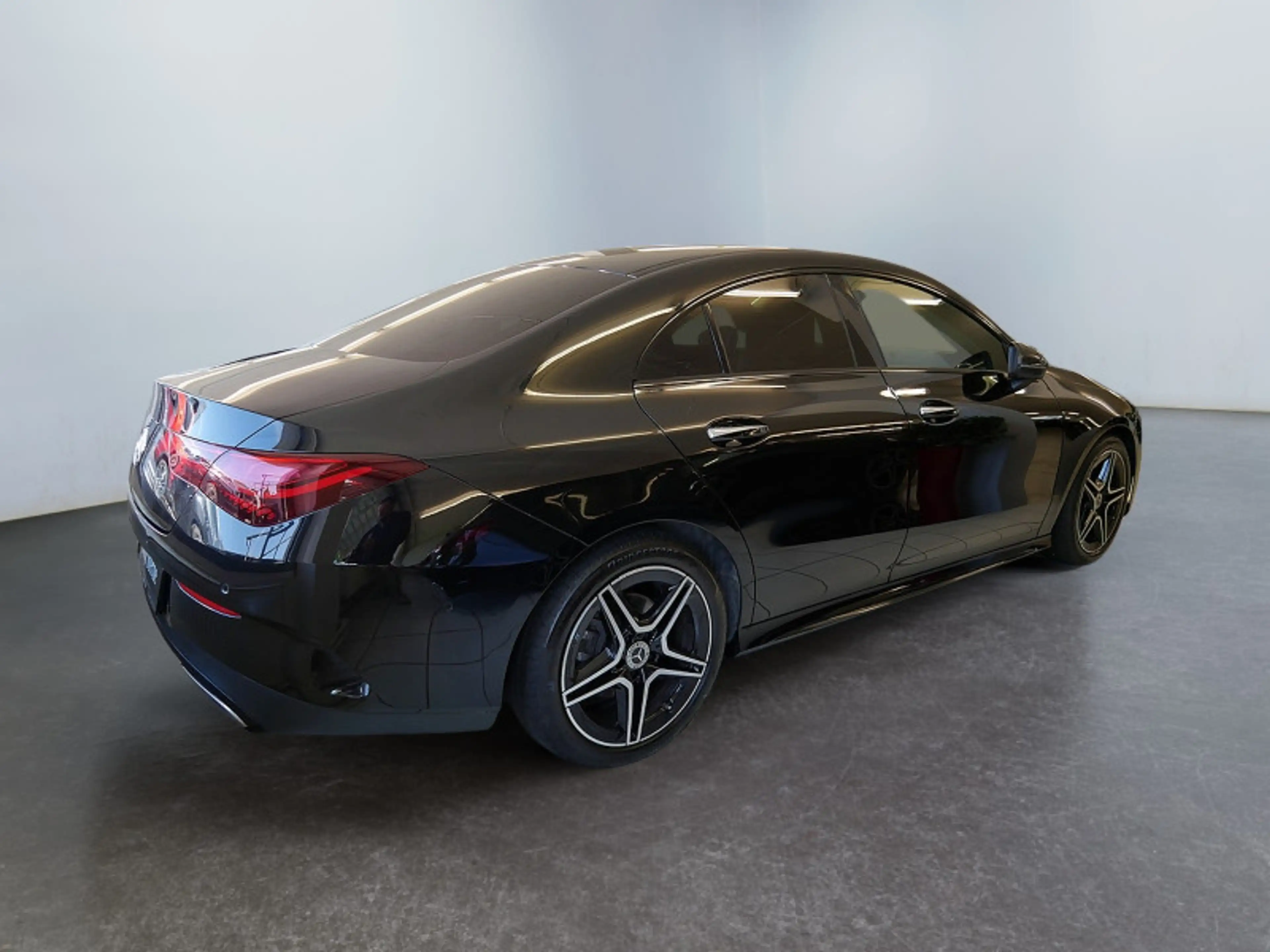 Mercedes-Benz CLA 200 d Coupé , AMG BURM NIGHT PREMIUM DISTR — photo 5