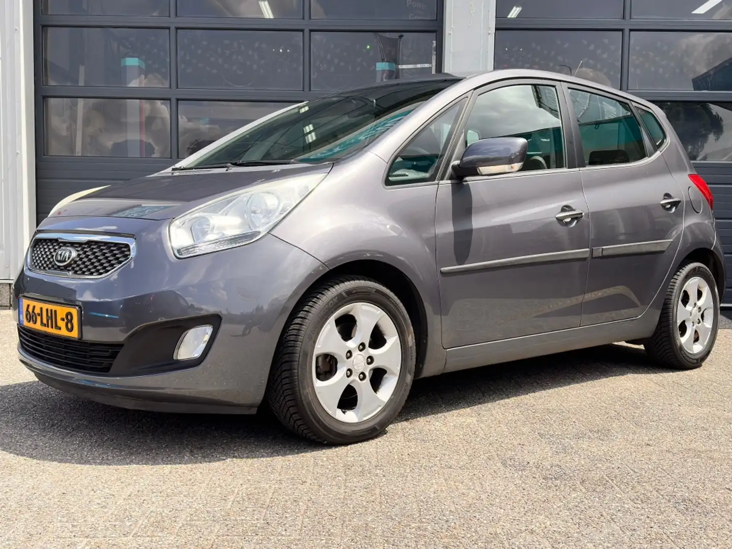 Kia Venga 1.4 CVVT X-ecutive Grau - 2