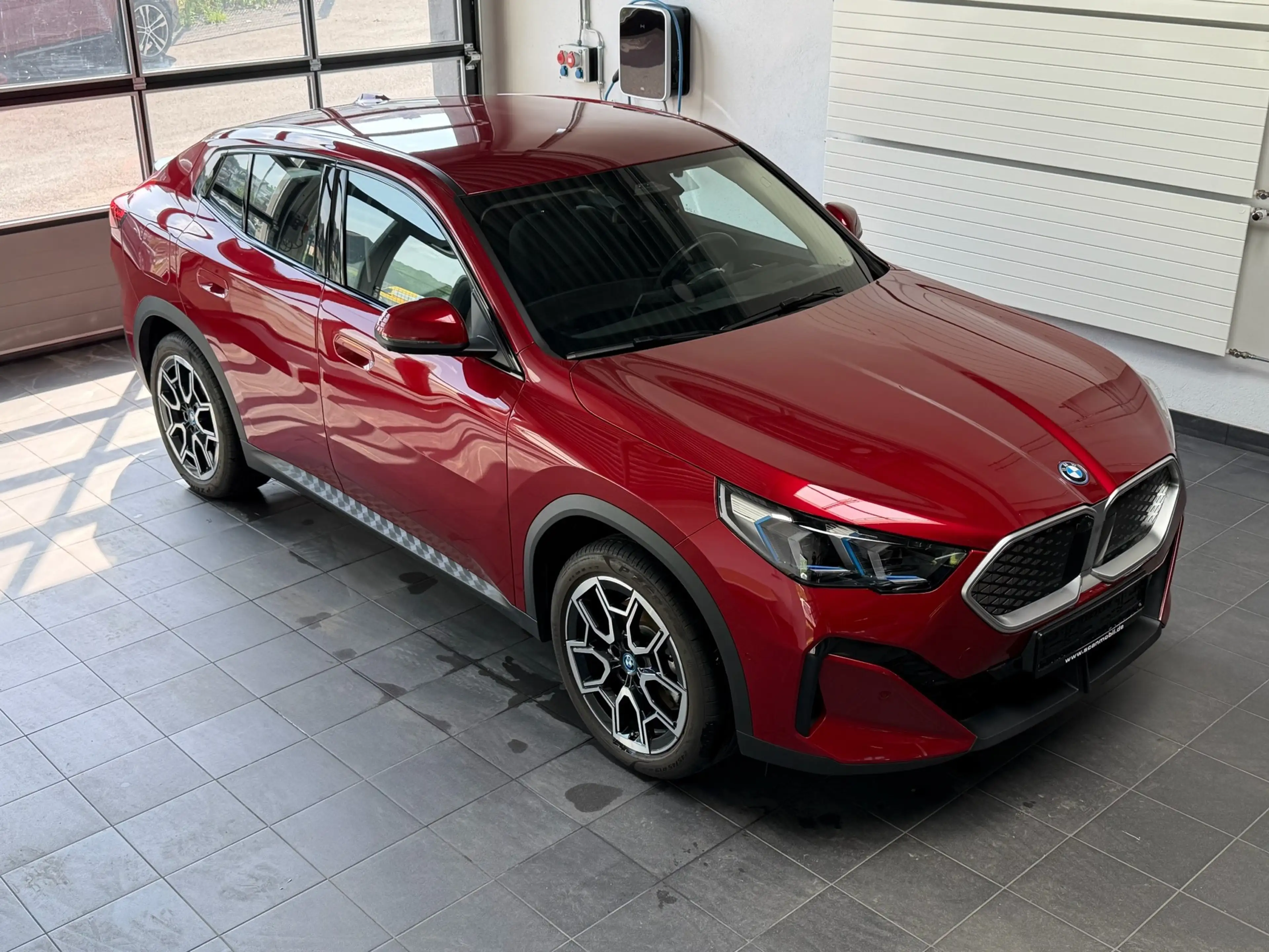 BMW iX2 30 xDrive  Leder Vernasca_Headup_AHK_el.Aktivsitz — photo 9