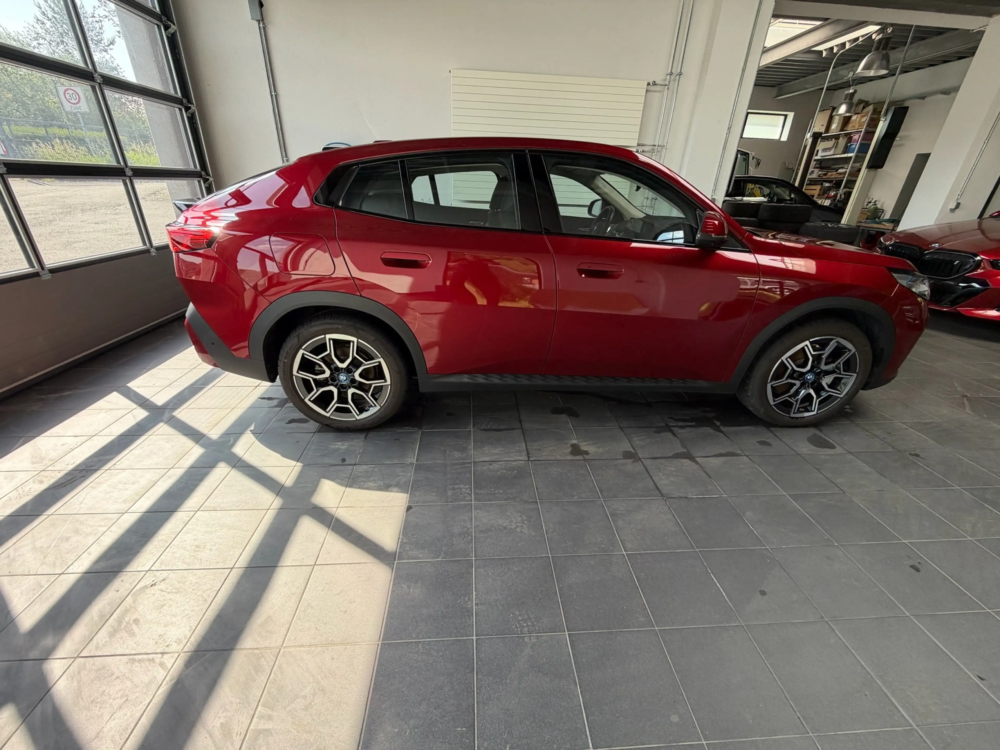 BMW iX2 30 xDrive  Leder Vernasca_Headup_AHK_el.Aktivsitz — photo 5