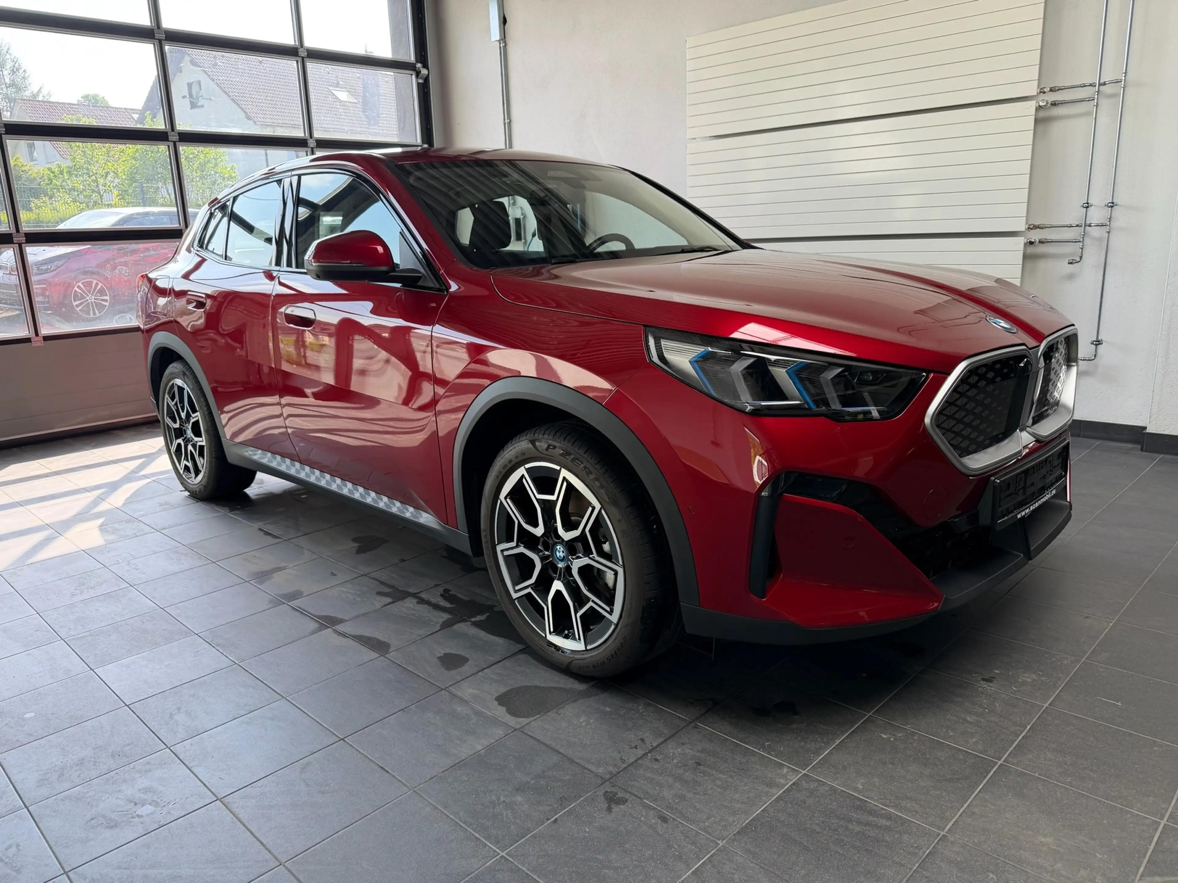 BMW iX2 30 xDrive  Leder Vernasca_Headup_AHK_el.Aktivsitz — photo 3