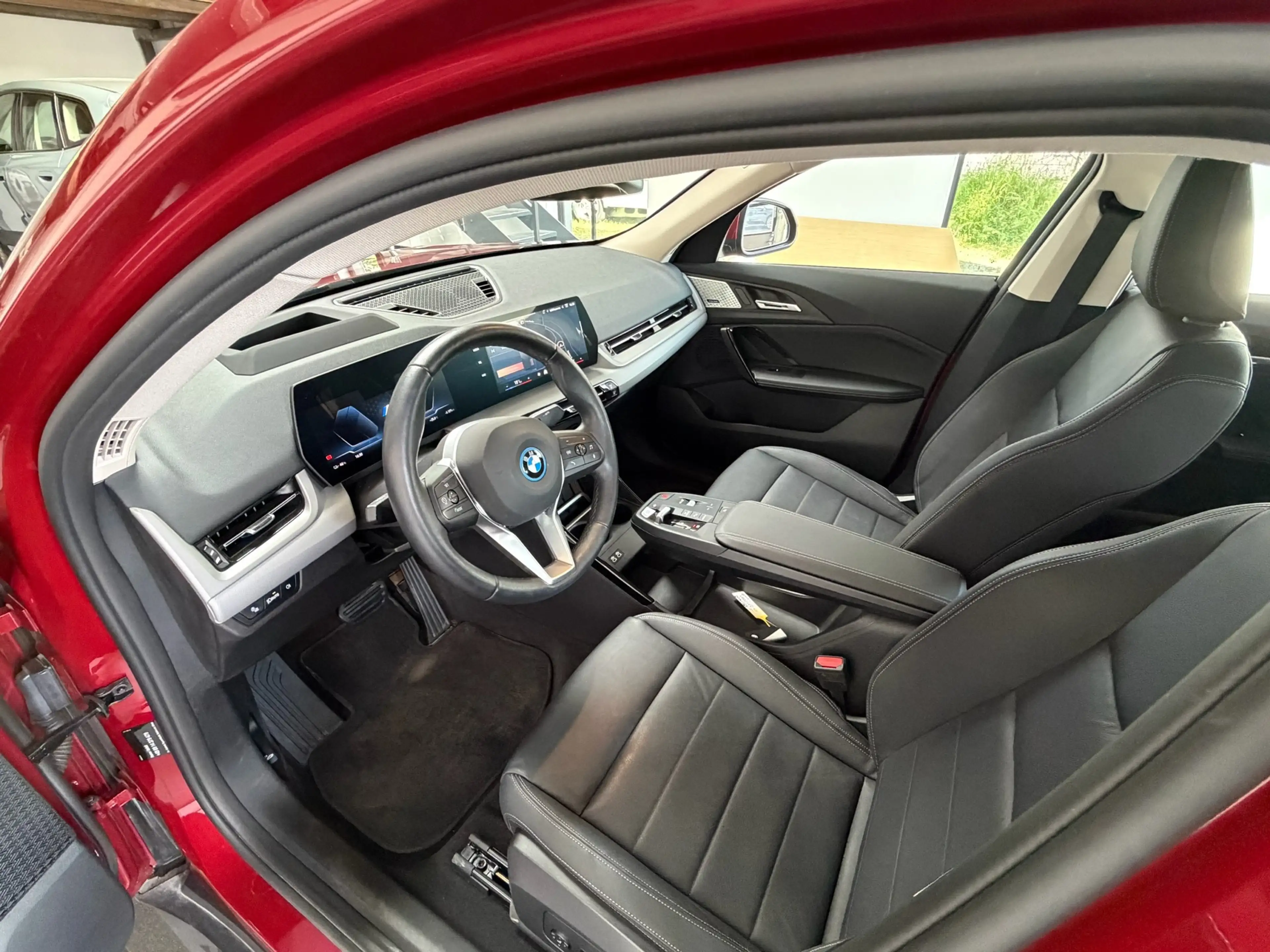 BMW iX2 30 xDrive  Leder Vernasca_Headup_AHK_el.Aktivsitz — photo 11