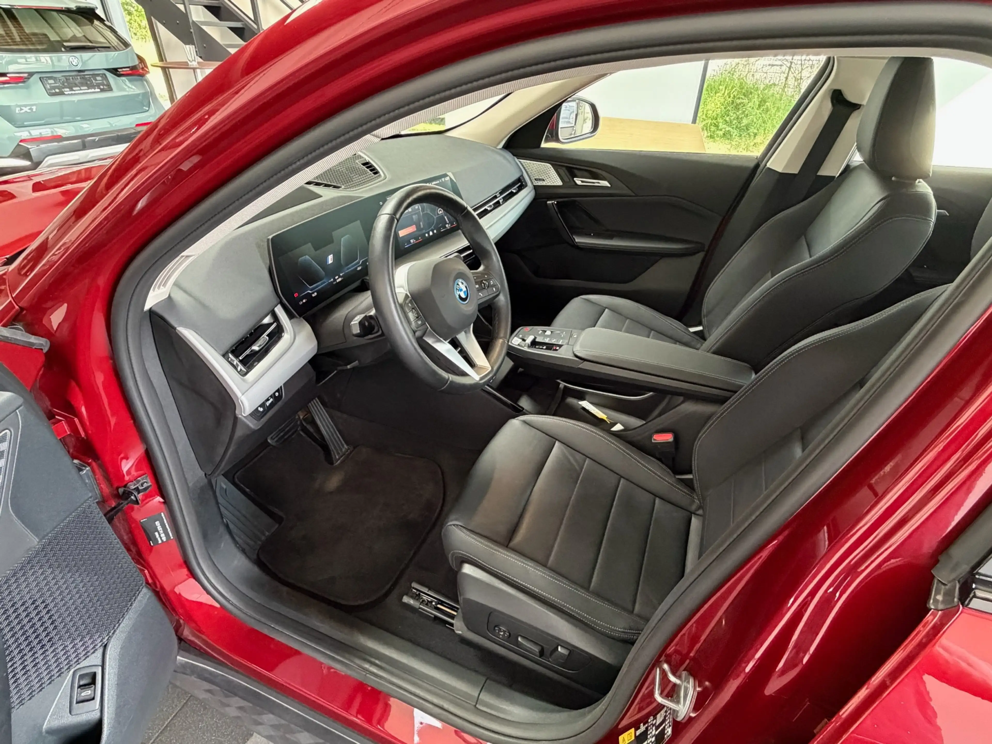 BMW iX2 30 xDrive  Leder Vernasca_Headup_AHK_el.Aktivsitz — photo 10
