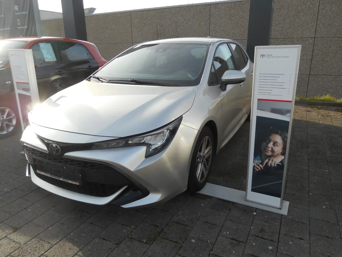 Toyota Corolla Comfort 1,2 ltr. Alu Klima scheckheft-gepflegt RFK Grijs - 1