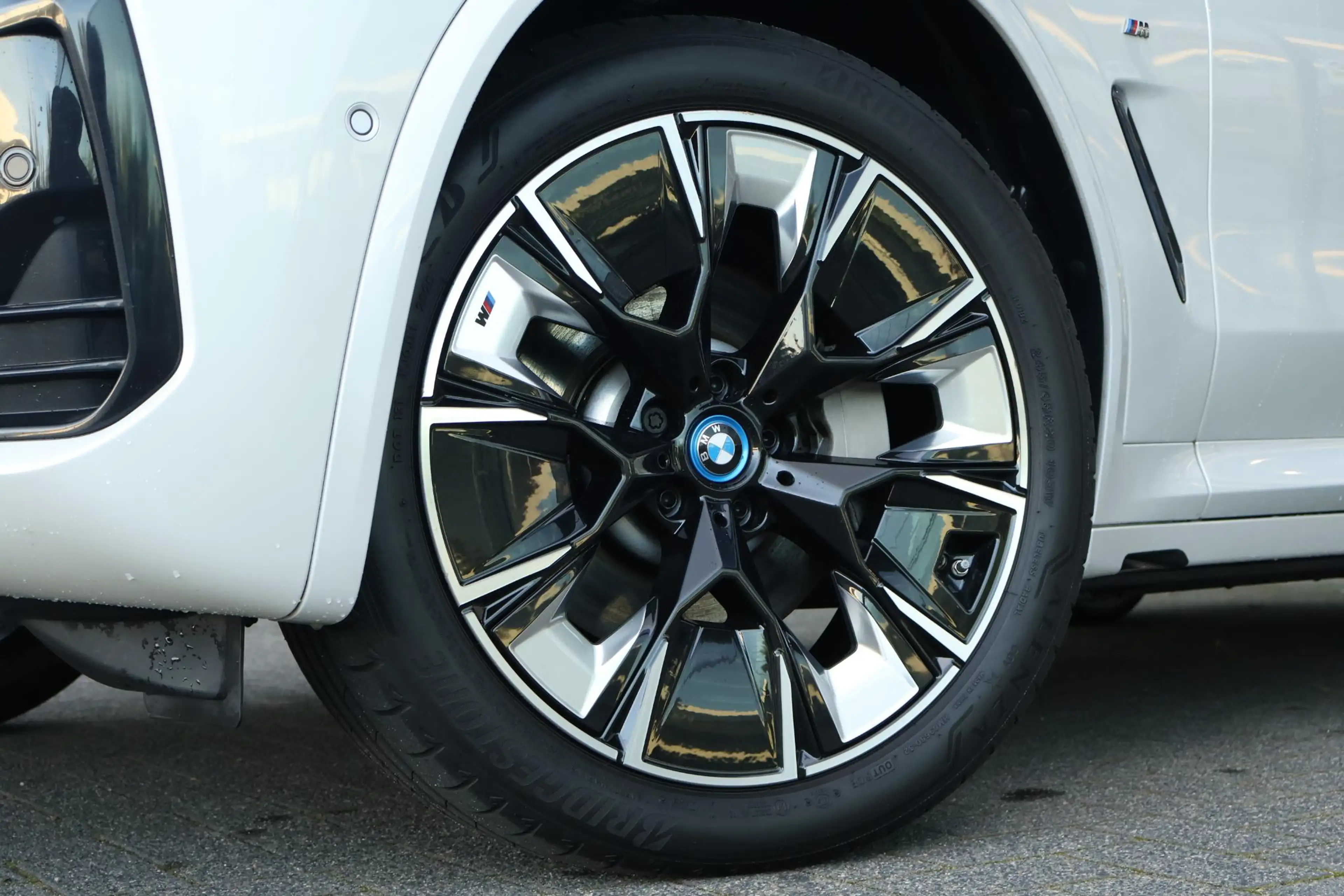 BMW iX3 High Executive 80 kWh / M-sport / Harman Kardon / — photo 5