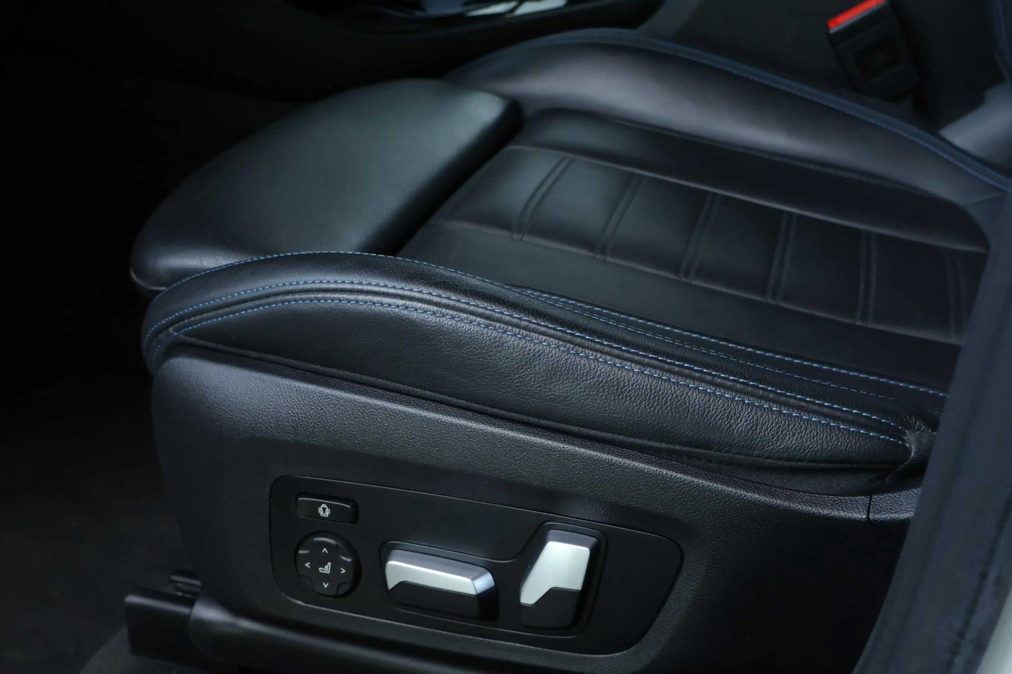 BMW iX3 High Executive 80 kWh / M-sport / Harman Kardon / — photo 12