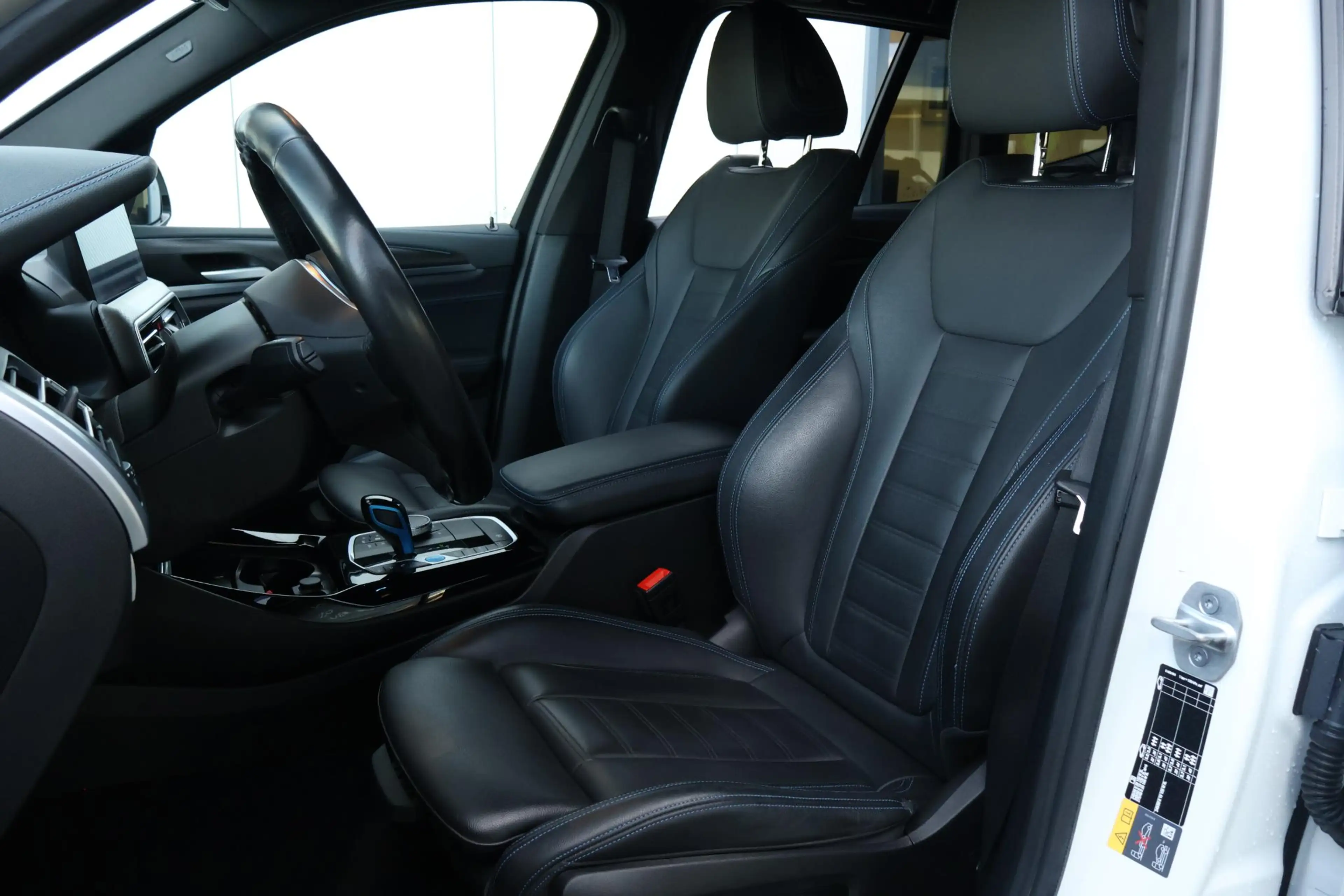 BMW iX3 High Executive 80 kWh / M-sport / Harman Kardon / — photo 11