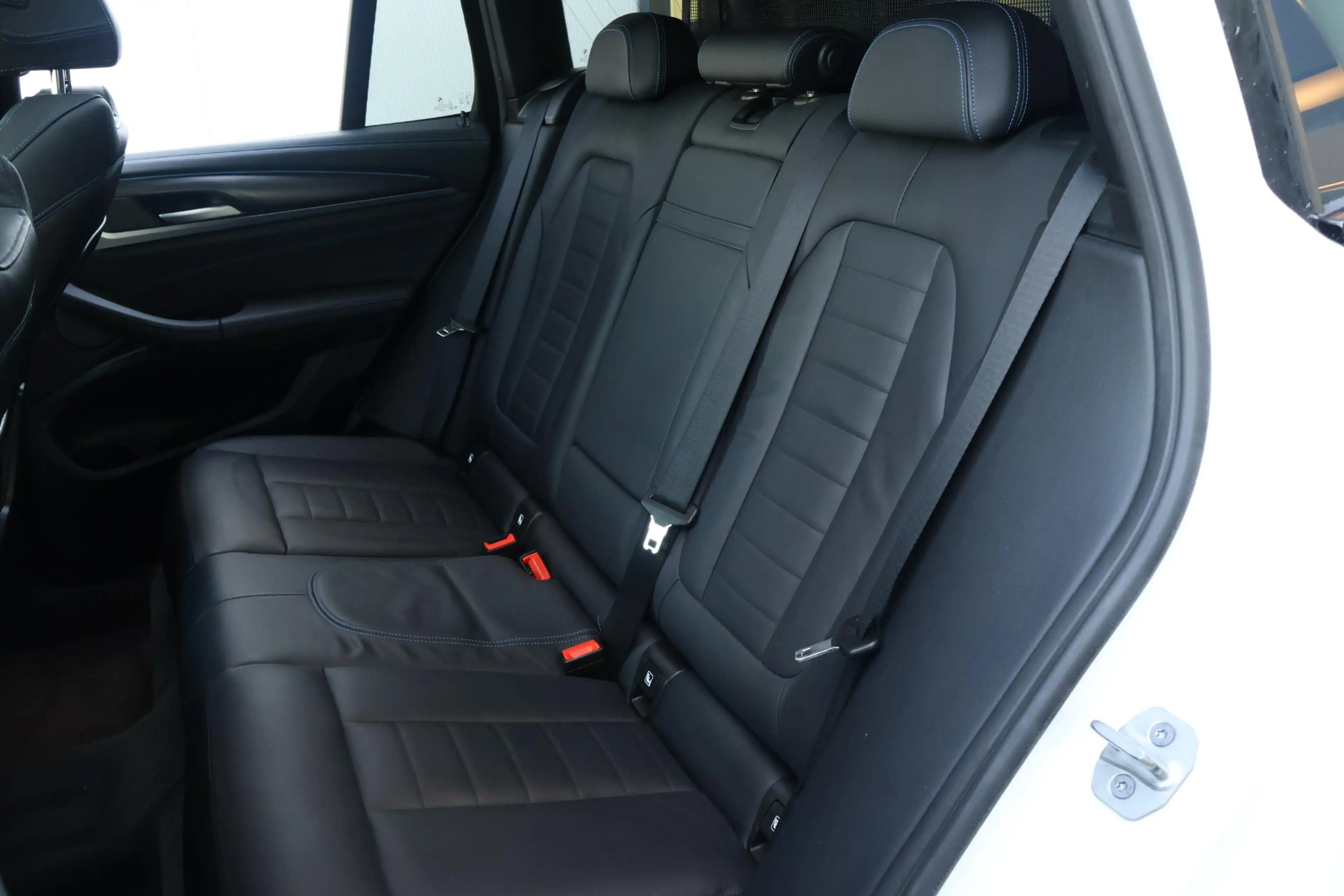 BMW iX3 High Executive 80 kWh / M-sport / Harman Kardon / — photo 15
