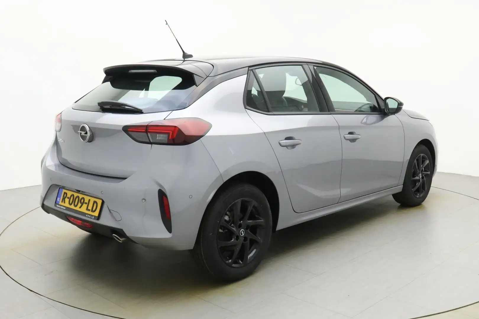 Opel Corsa 1.2 Turbo 100pk GS Line | Navigatie | Climate Cont Grijs - 2
