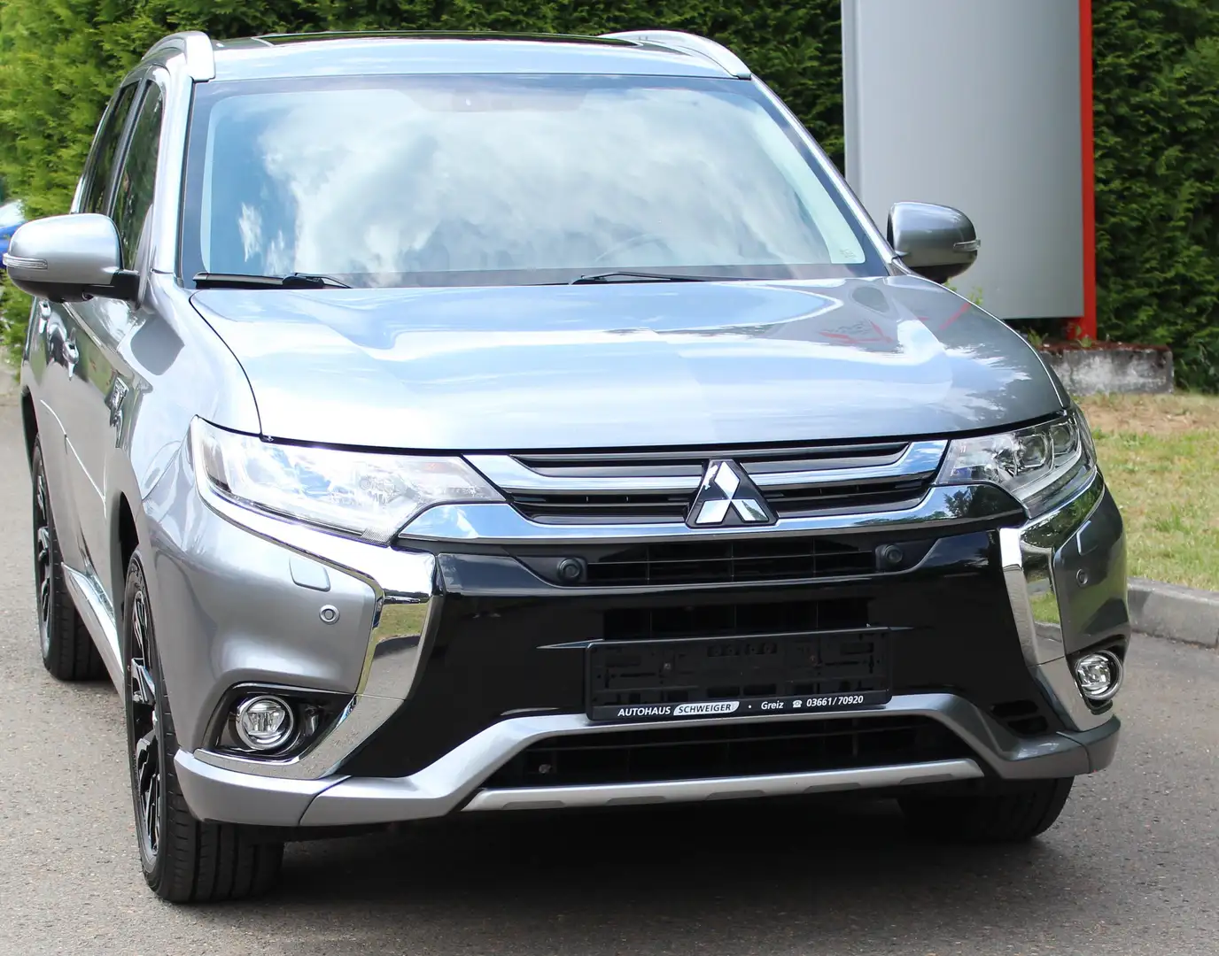Mitsubishi Outlander Plug-in Hybrid Outlander TOP 2.0 MIVEC 4WD Gris - 1