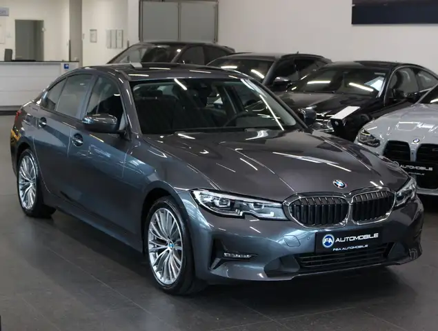 BMW 3 Series view 2