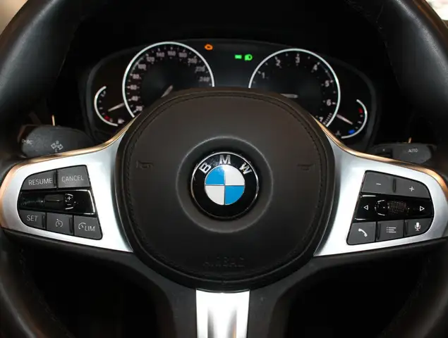 BMW 3 Series view 18