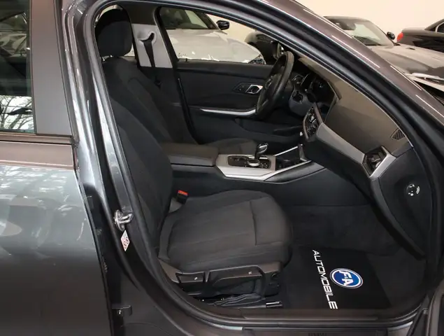 BMW 3 Series view 8