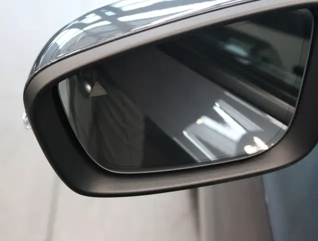 BMW 3 Series view 20