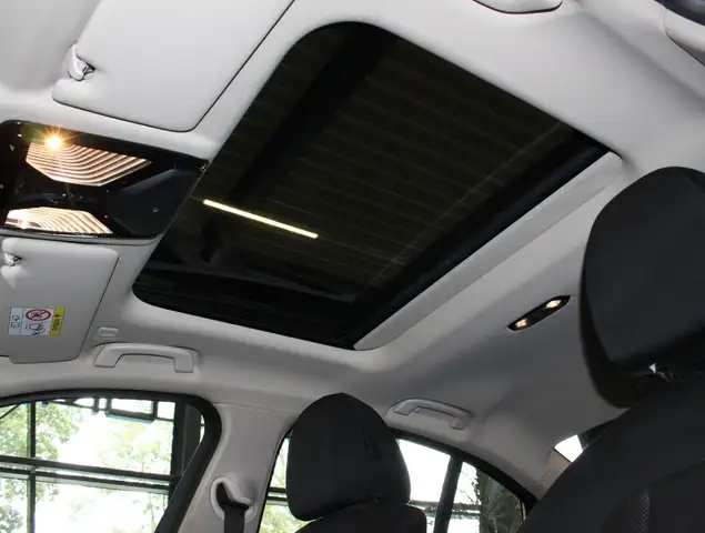 BMW 3 Series view 19