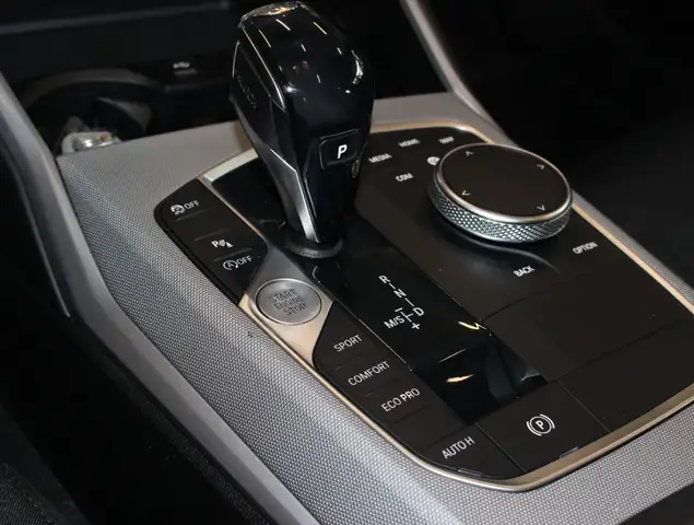 BMW 3 Series view 14