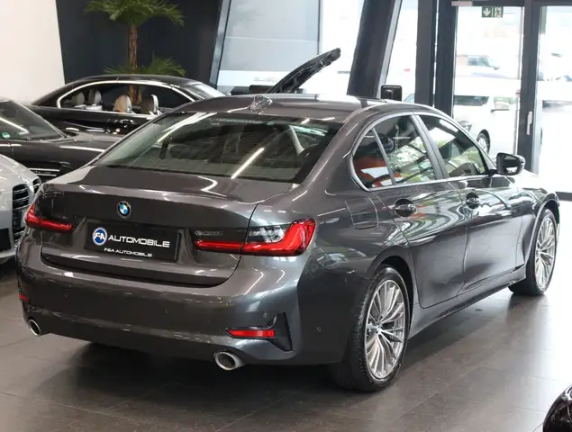 BMW 3 Series view 5