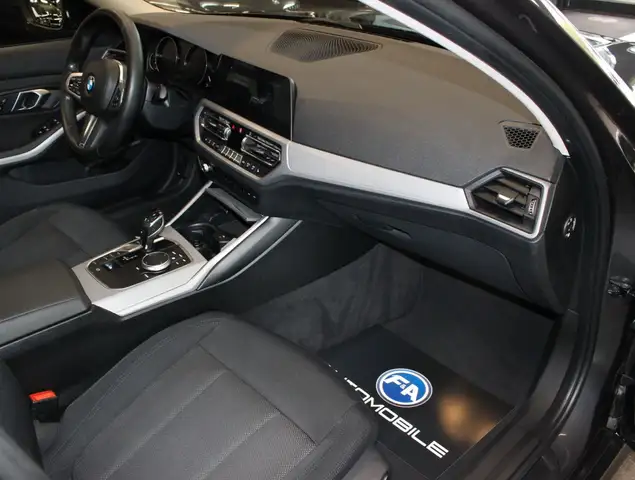 BMW 3 Series view 9