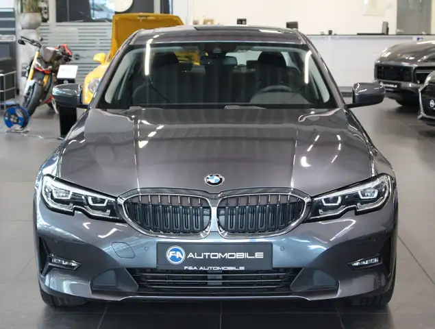 BMW 3 Series view 3