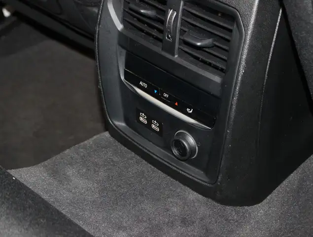 BMW 3 Series view 11