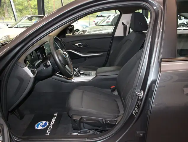 BMW 3 Series view 12