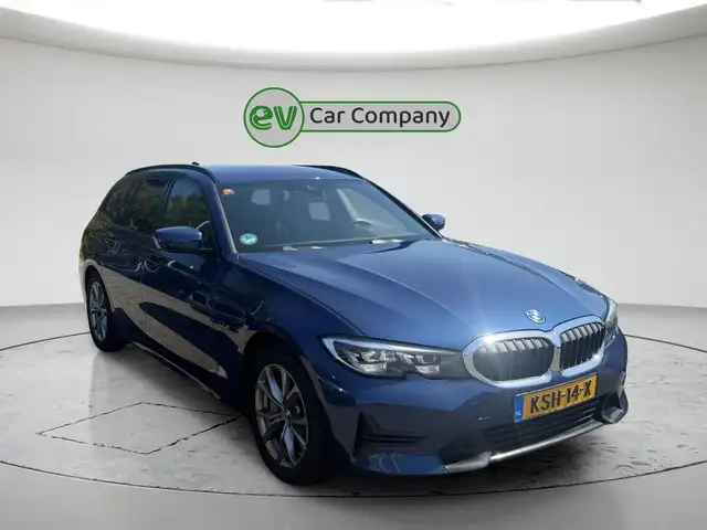 BMW 3 Series view 2