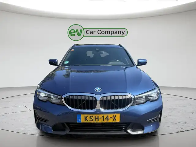 BMW 3 Series view 8