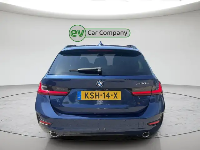 BMW 3 Series view 9