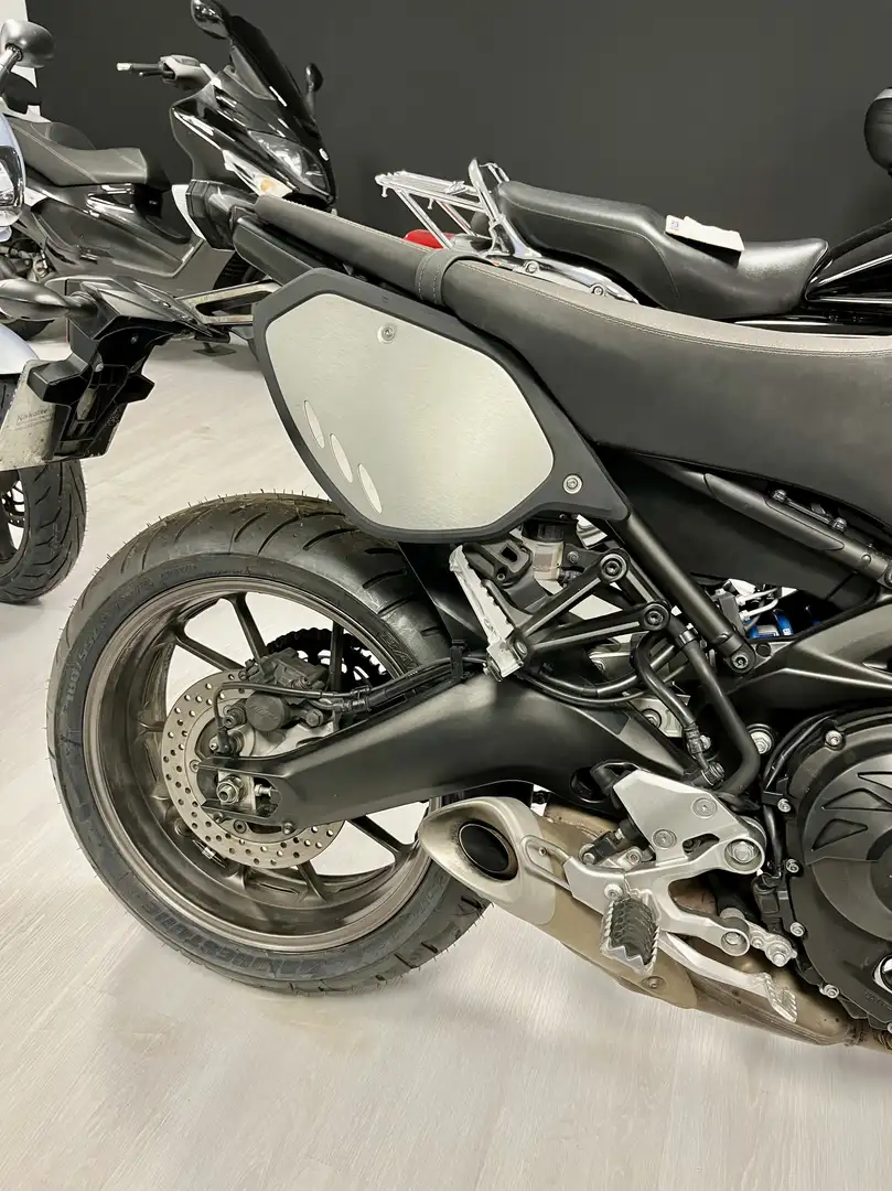 Yamaha MT-09 Gris - 2