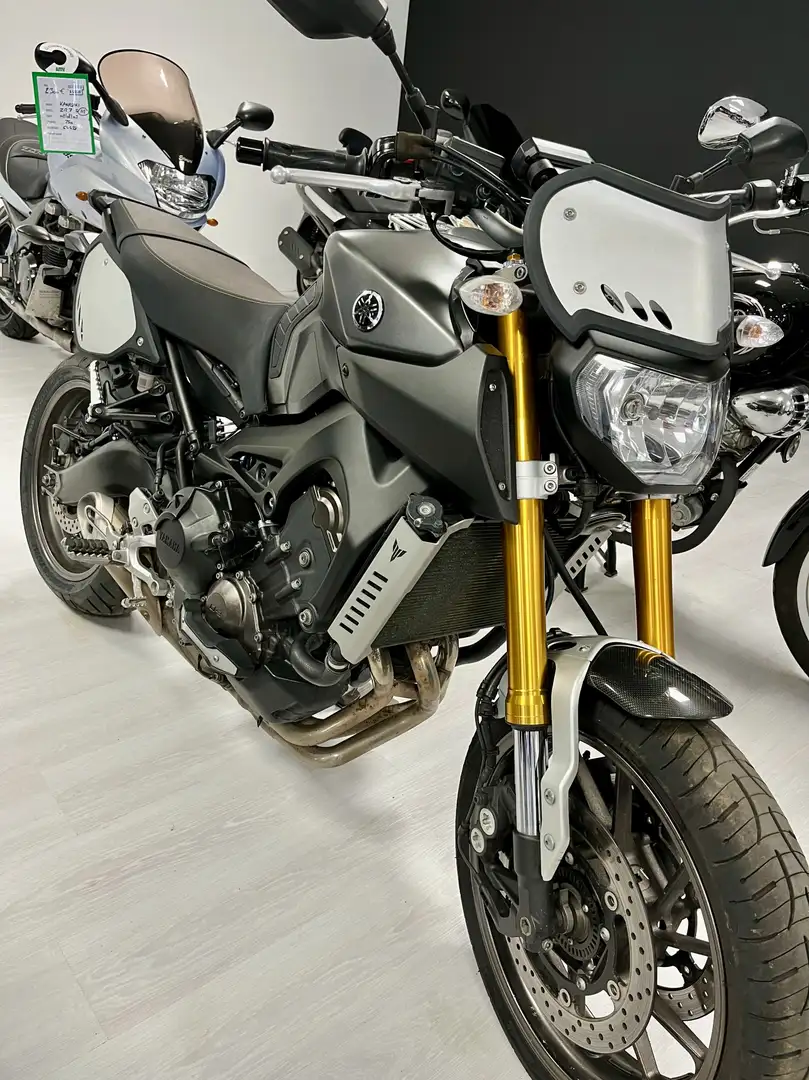 Yamaha MT-09 Gris - 1