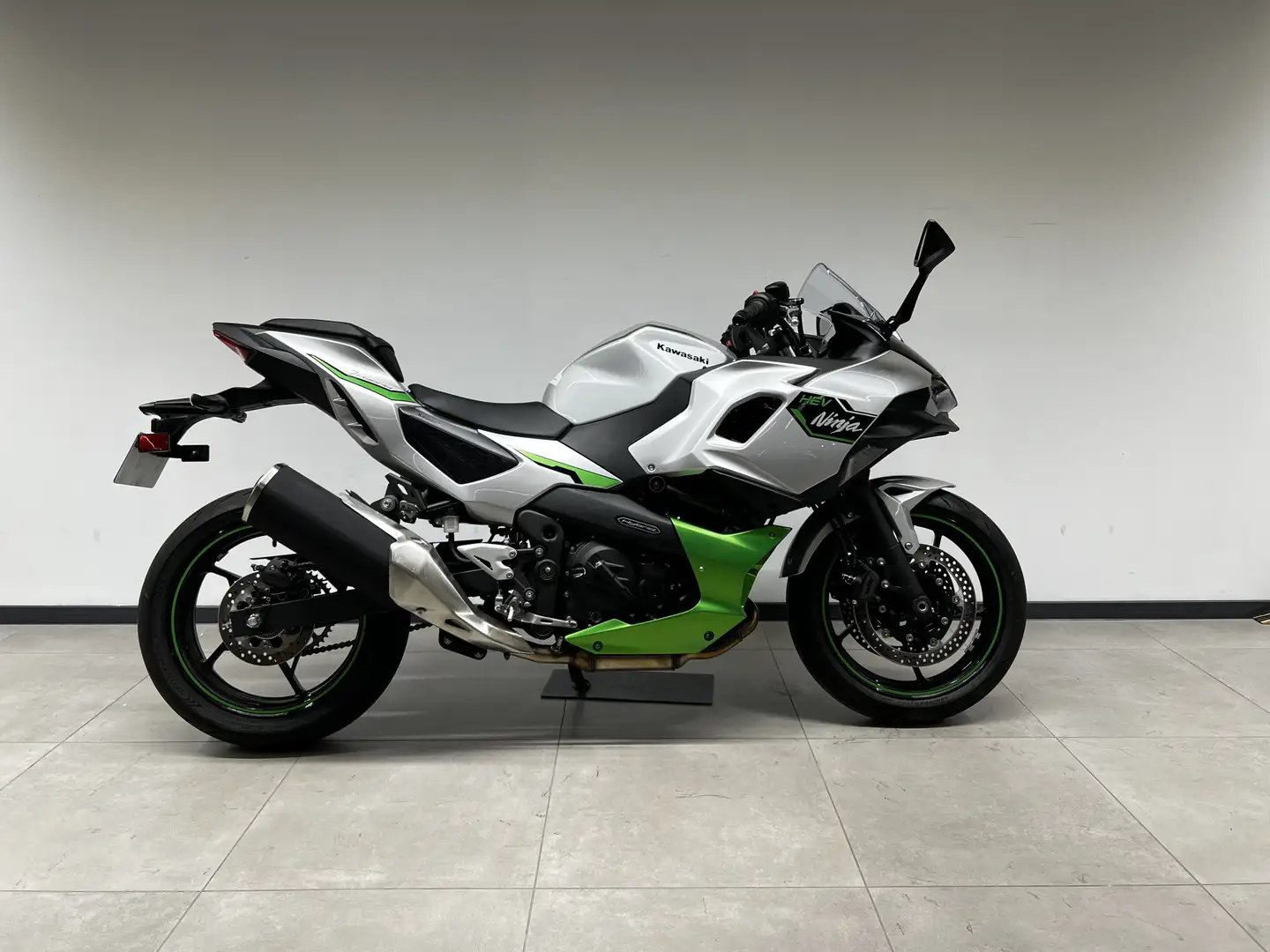 Kawasaki Ninja 7 Hybrid Verde - 1