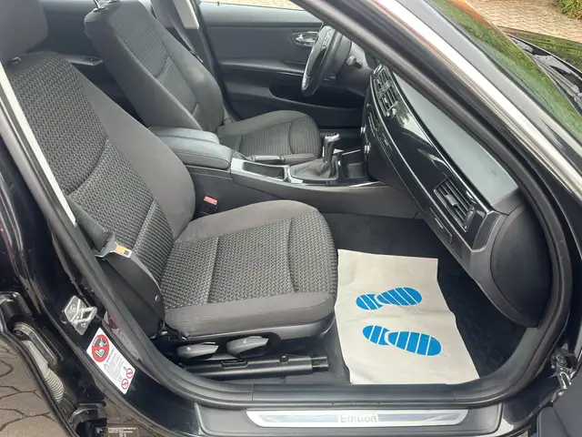 BMW 3 Series view 12