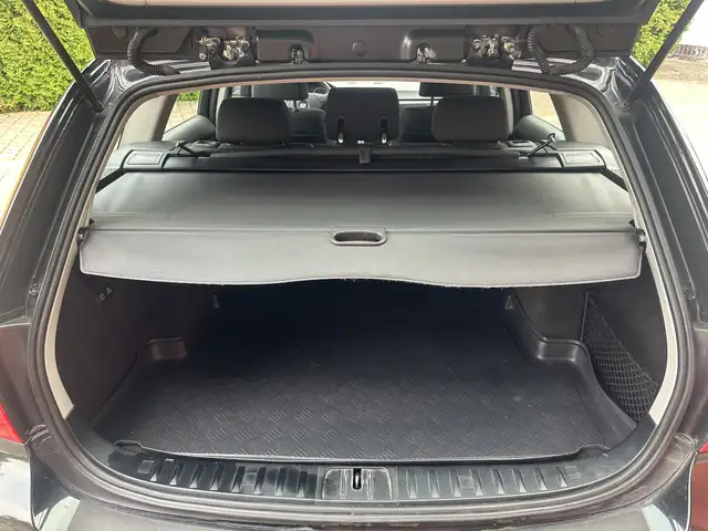 BMW 3 Series view 15
