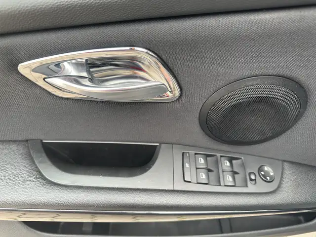 BMW 3 Series view 14