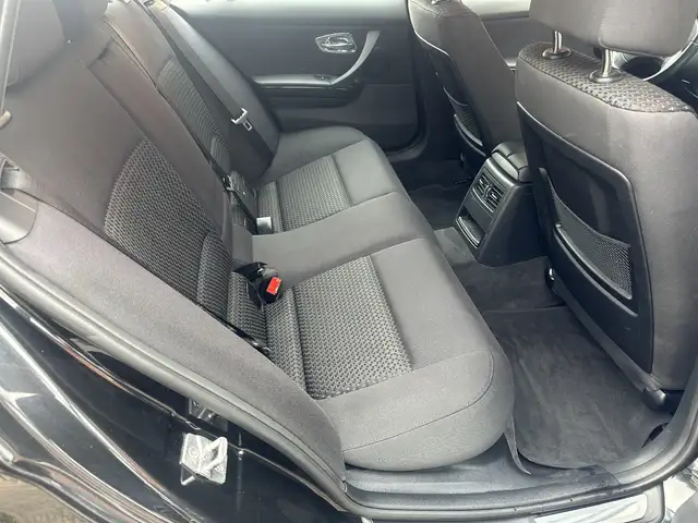 BMW 3 Series view 13