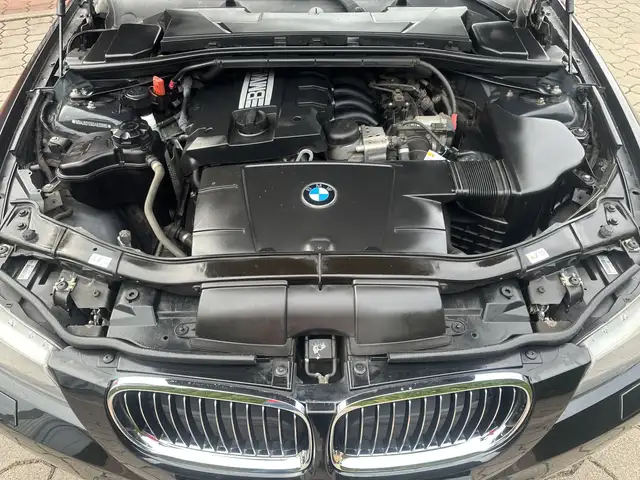 BMW 3 Series view 9