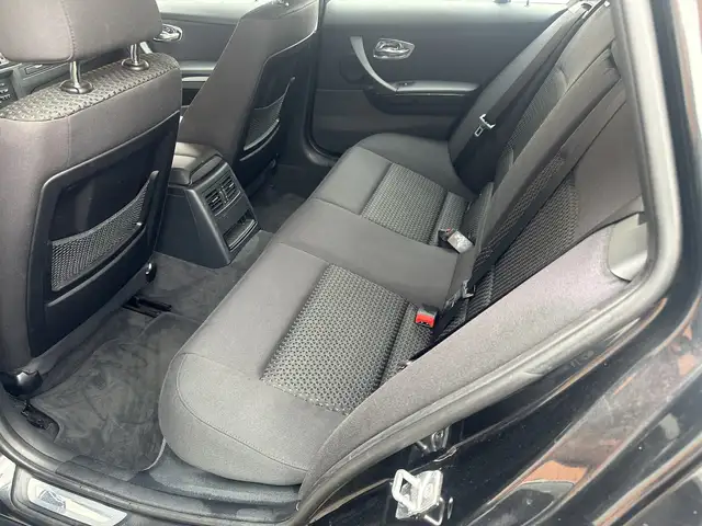 BMW 3 Series view 4