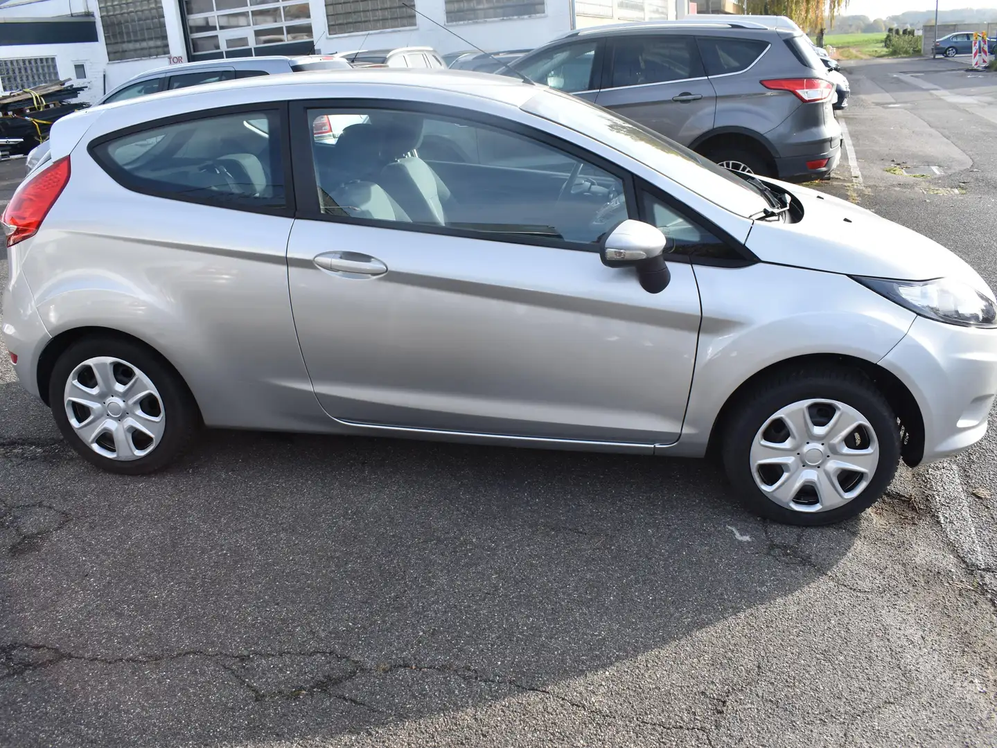 Ford Fiesta Trend 1.6 TDCi *KLIMA*AUX*SEHR SPARSAM*TÜV NEU Silber - 2