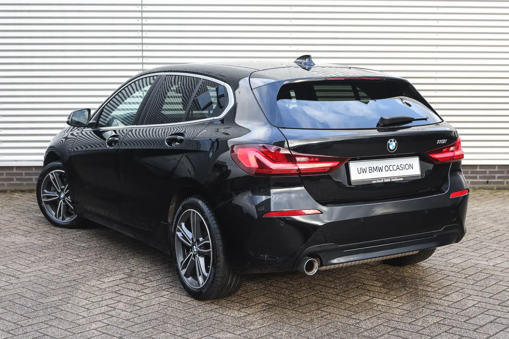 BMW 118 1 Serie 118i Sport Line Automaat / Trekhaak / Spor Zwart - 2